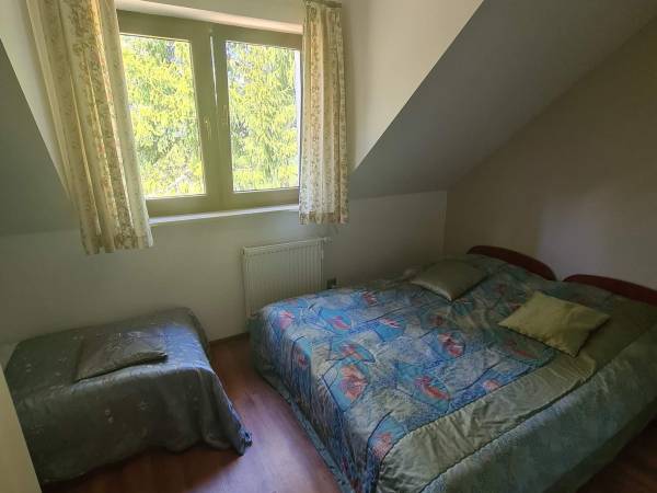 Sypialnia trzyosobowa z łazienką, segment nr 1