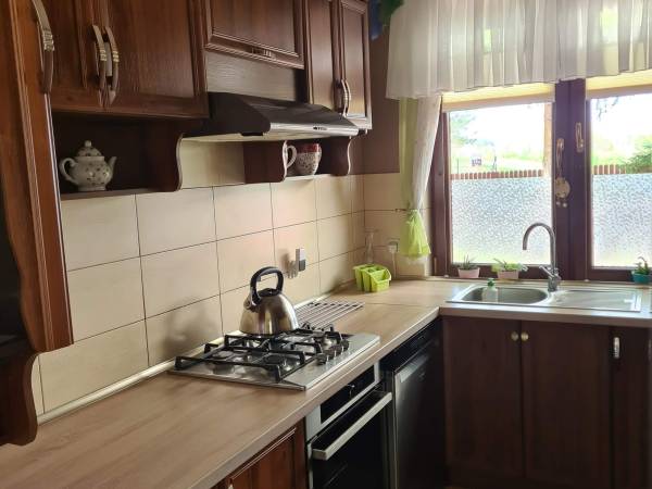 W pełni wyposażona kuchnia (lodówka/zmywarka/mikrofalówka), segment nr 2