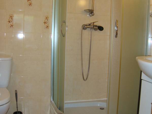 lazienka pokoju trzyosobowego