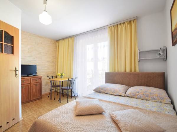  APARTAMENT 1 pok. 2 osob. Nr.6 z Balkonem oraz Mini Kuchnią