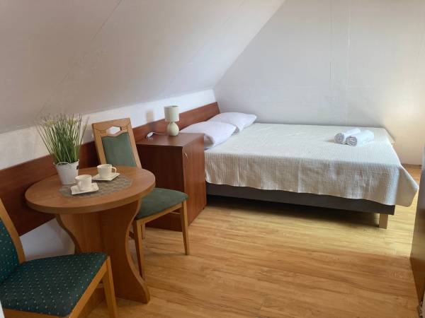 pokój nr 37 2-os na poddaszu