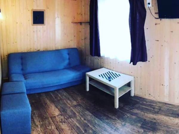 Salon w domku 4-osobowym dwupokojowym