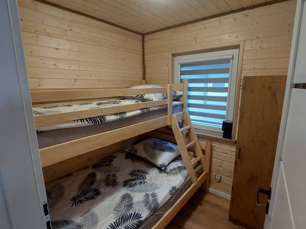 Sypialnia nr 2 w domku
