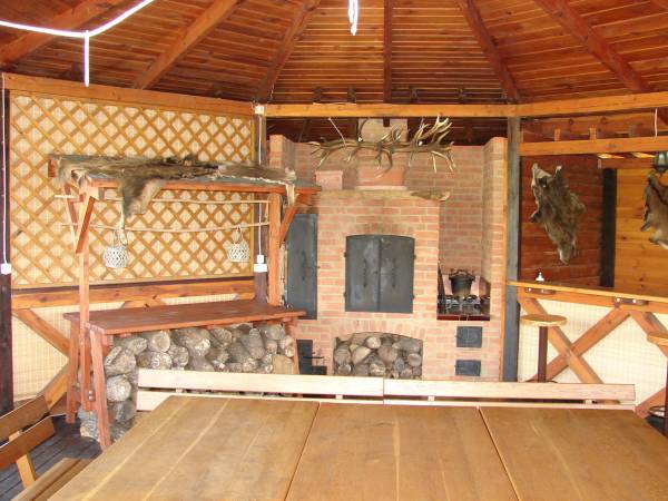 Altana ogrodowa z kominkiem