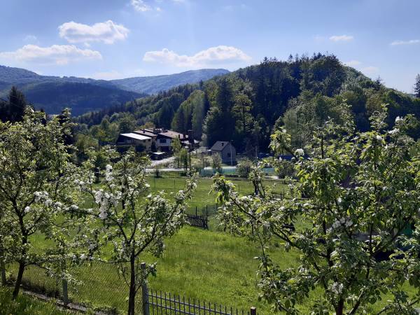 Widok na szczyt Skalicy i Małą Czantorie