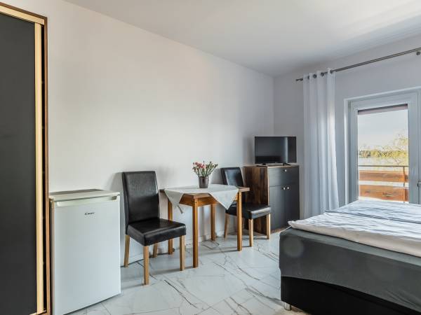 Apartamenty i Pokoje nad brzegiem jeziora Tałty