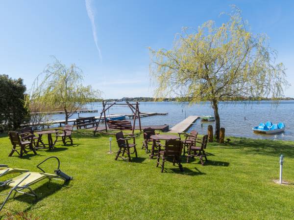 Apartamenty i Pokoje nad brzegiem jeziora Tałty