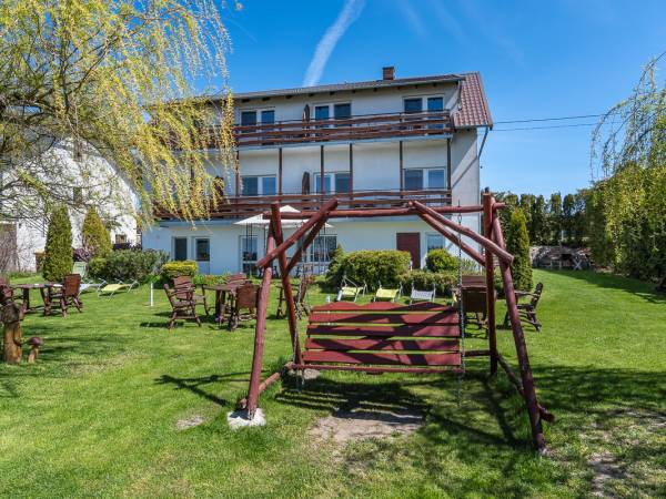 Apartamenty i Pokoje nad brzegiem jeziora Tałty