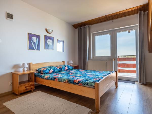 Apartamenty i Pokoje nad brzegiem jeziora Tałty