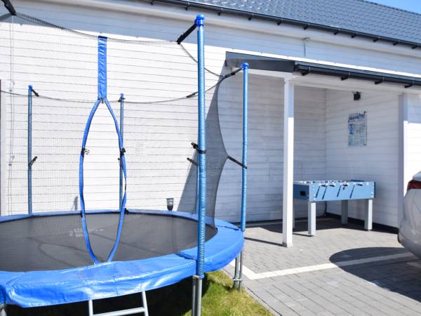 Trampolina, piłkarzyki