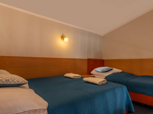 sypialnia pokój dwupoziomowy