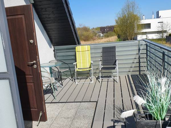 Taras od strony południowej, pokoje 7 i 8.