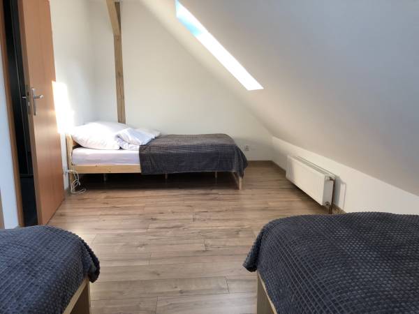 Apartament (mniejszy pokój)