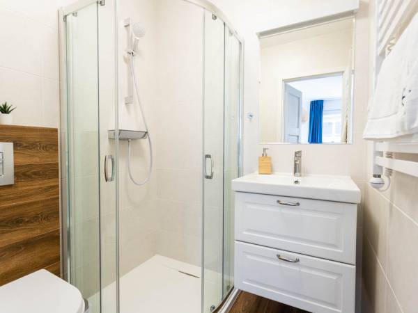 Apartament z balkonem -łazienka