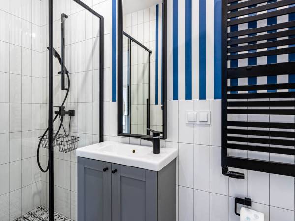 Pokój Premium na parterze-funkcjonalna łazienka.