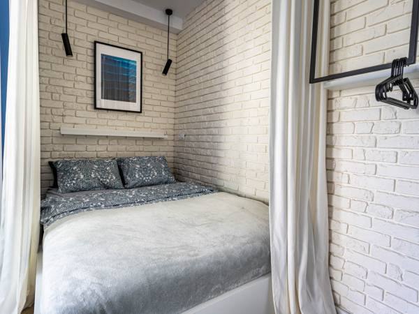 Pokój Premium na parterze z łóżkiem małżeńskim.