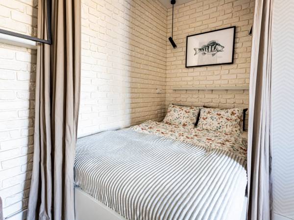 Pokój Premium na parterze z łóżkiem małżeńskim.