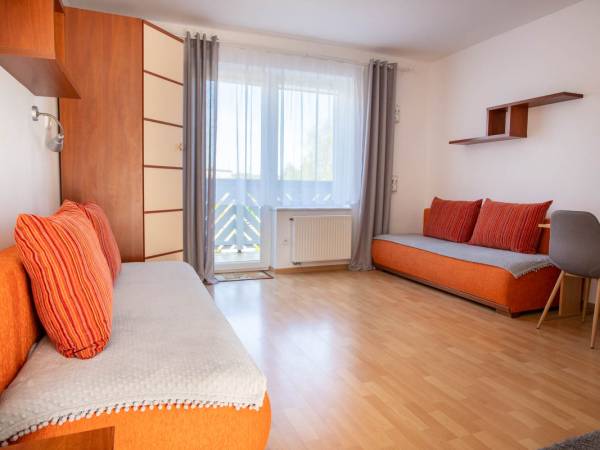 Pokój na piętrze - dwie rozkładane kanapy.