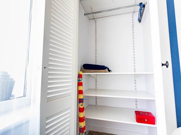 Pokój Premium na parterze-garderoba.