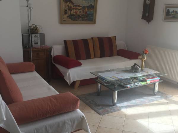 Salon przy pokojach gościnnych 