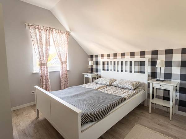 sypialnia domek szary