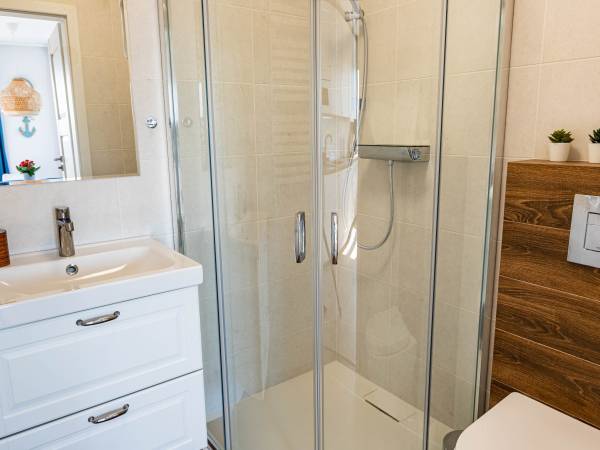 Apartament z balkonem -łazienka