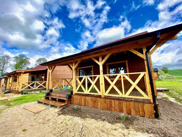 Domki wczasowe w pierwszej linii brzegowej nad jeziorem Orkusz