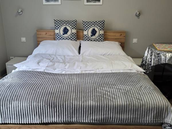 Łoże małżeńskie.