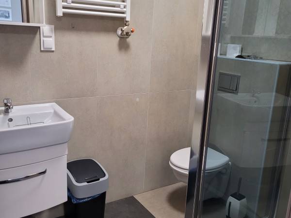 Łazienka w pokoju nr 3.