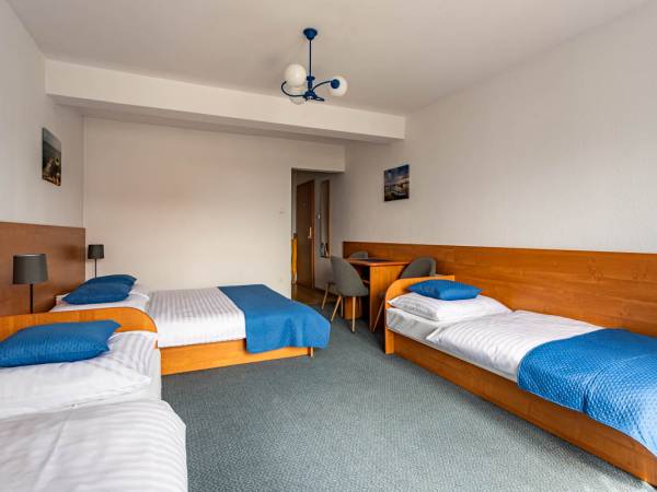 POKÓJ 4 OS. Z BALKONEM (PROSERPINA)