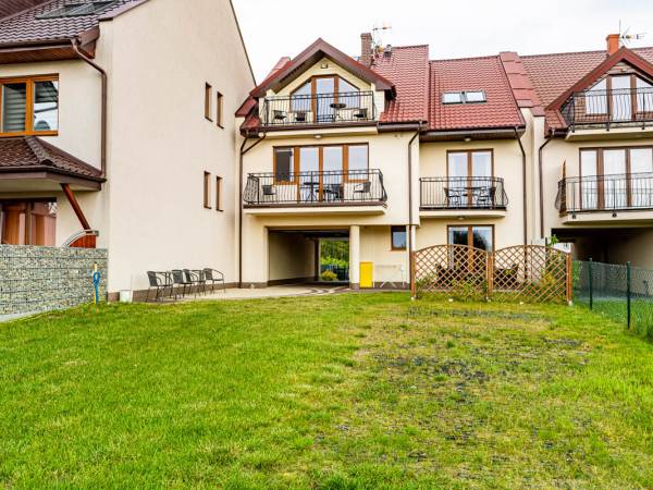 dom od strony podwórka