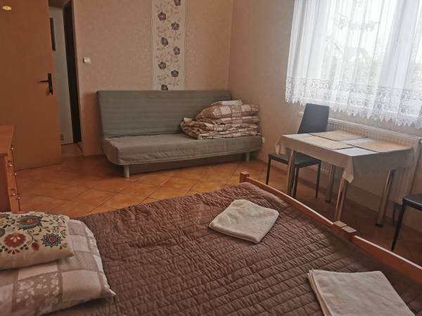 Pokój nr 6 - 3/4 osobowy z łazienką 