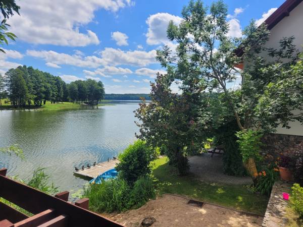 Domek i Apartamenty w Rostkach 