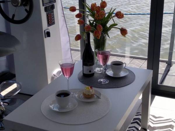 Domki na wodzie "Arka" z rowerem wodnym, parkingiem, 300 metrów do Morza ! Centrum Mielna 