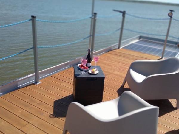 Domki na wodzie "Arka" z rowerem wodnym, parkingiem, 300 metrów do Morza ! Centrum Mielna 