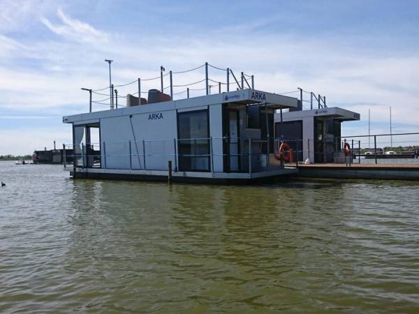 Domki na wodzie "Arka" z rowerem wodnym, parkingiem, 300 metrów do Morza ! Centrum Mielna 