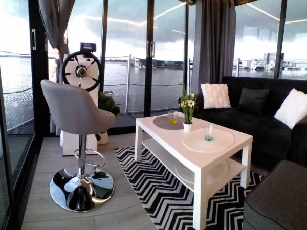 Domki na wodzie "Arka" z rowerem wodnym, parkingiem, 300 metrów do Morza ! Centrum Mielna 