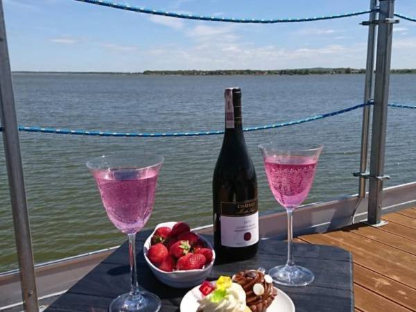 Domki na wodzie "Arka" z rowerem wodnym, parkingiem, 300 metrów do Morza ! Centrum Mielna 