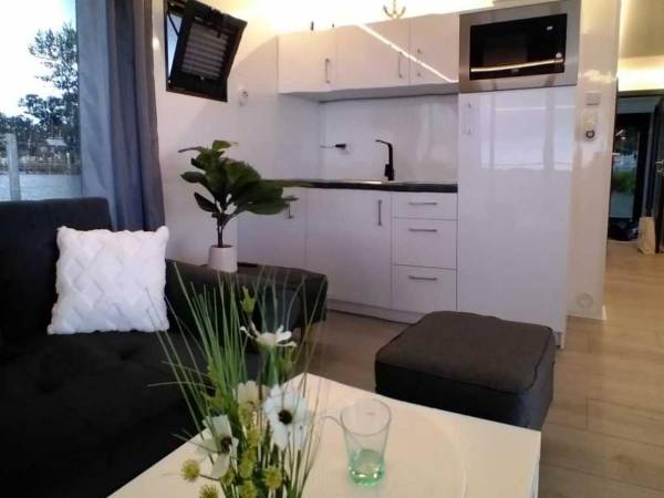 Domki na wodzie "Arka" z rowerem wodnym, parkingiem, 300 metrów do Morza ! Centrum Mielna 