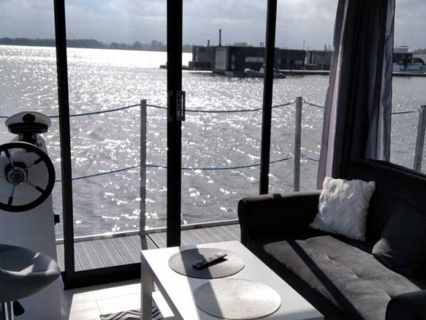 Domki na wodzie "Arka" z rowerem wodnym, parkingiem, 300 metrów do Morza ! Centrum Mielna 