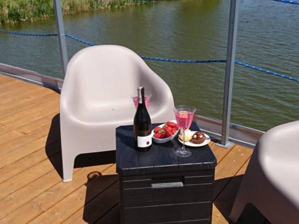 Domki na wodzie "Arka" z rowerem wodnym, parkingiem, 300 metrów do Morza ! Centrum Mielna 