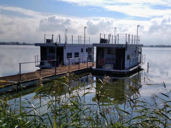 Domki na wodzie "Arka" z rowerem wodnym, parkingiem, 300 metrów do Morza ! Centrum Mielna 