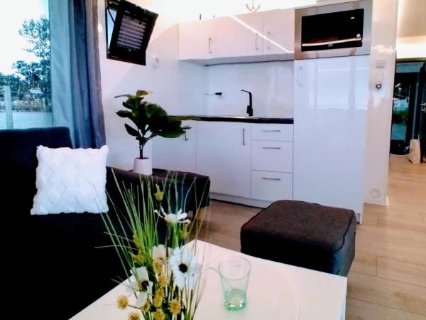 Domki na wodzie "Arka" z rowerem wodnym, parkingiem, 300 metrów do Morza ! Centrum Mielna 