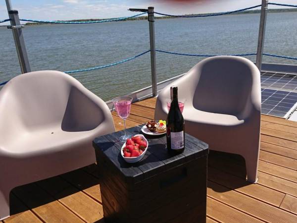 Domki na wodzie "Arka" z rowerem wodnym, parkingiem, 300 metrów do Morza ! Centrum Mielna 