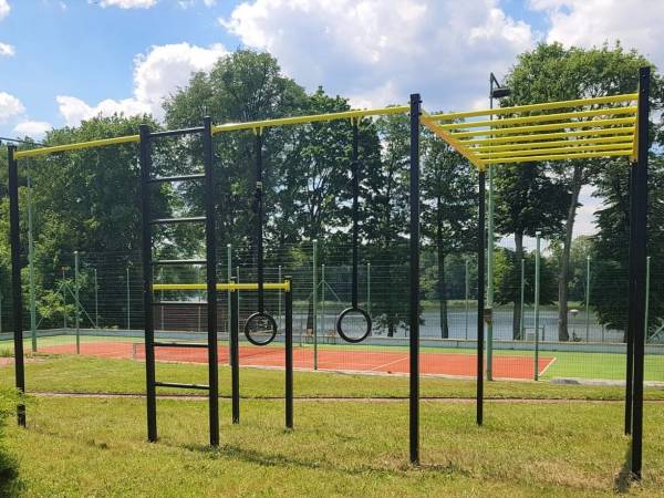 siłownia zewnętrzna, kort