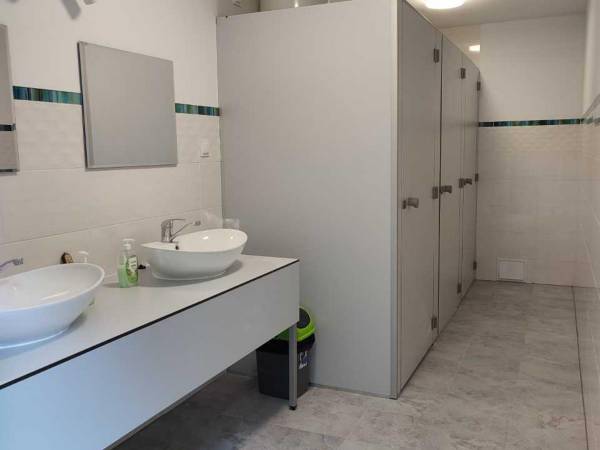 łazienka pola namiotowego