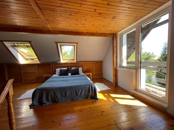 sypialnia na piętrze