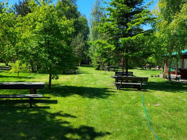 Pole namiotowe gotowe na przyjazd gości