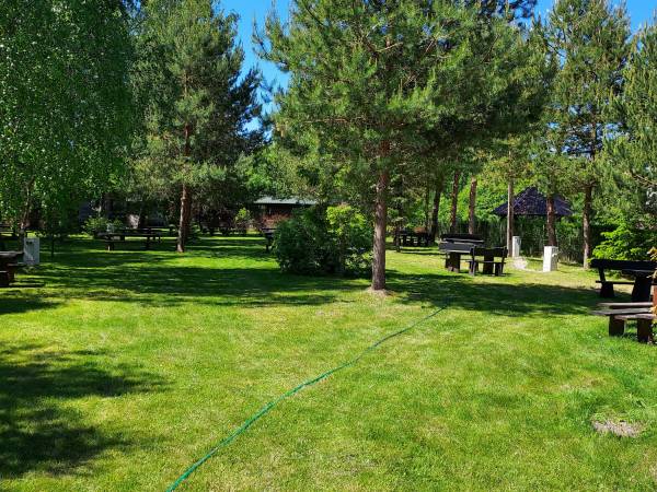 Pole namiotowe gotowe na przyjazd gości