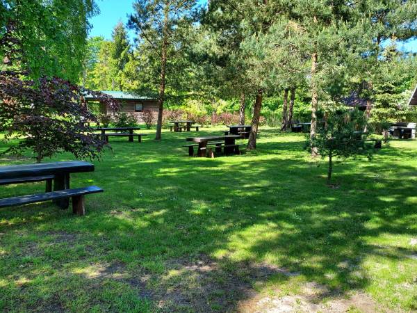 Pole namiotowe gotowe na przyjazd gości